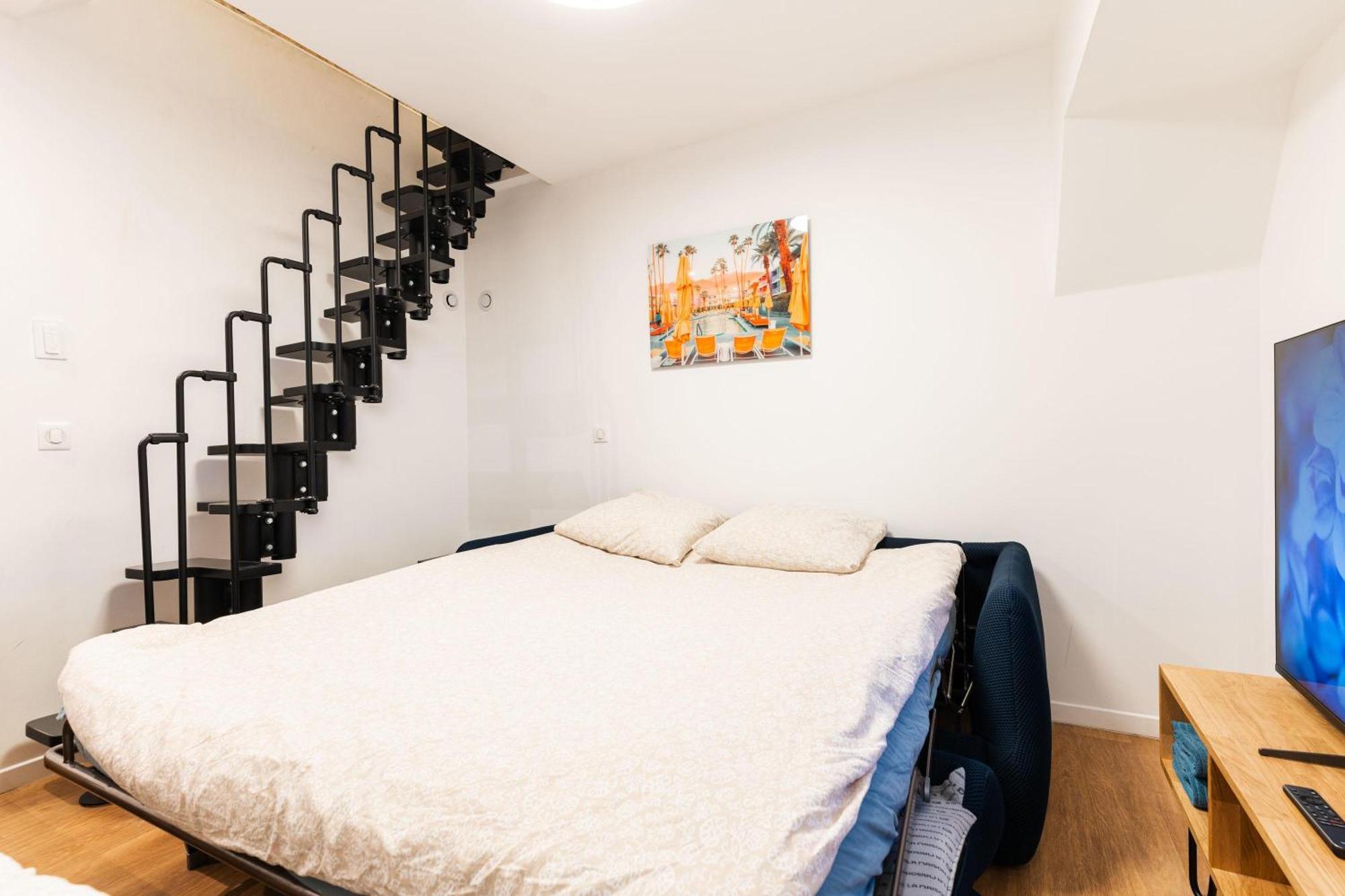 Loft 4 Bedroom Montmartre Pigalle Ac By Lcc Agency パリ エクステリア 写真